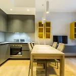 Fifty Eight Center Apartman