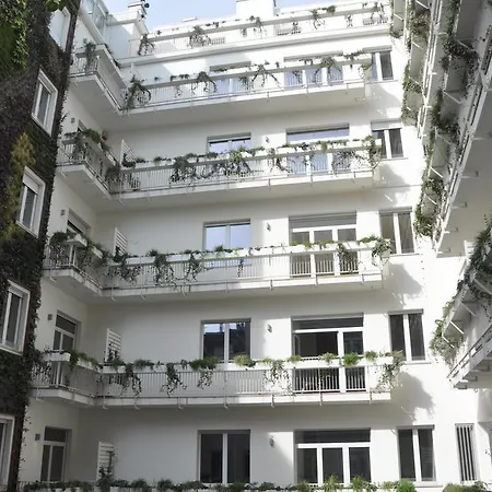 Fifty Eight Center Apartman *